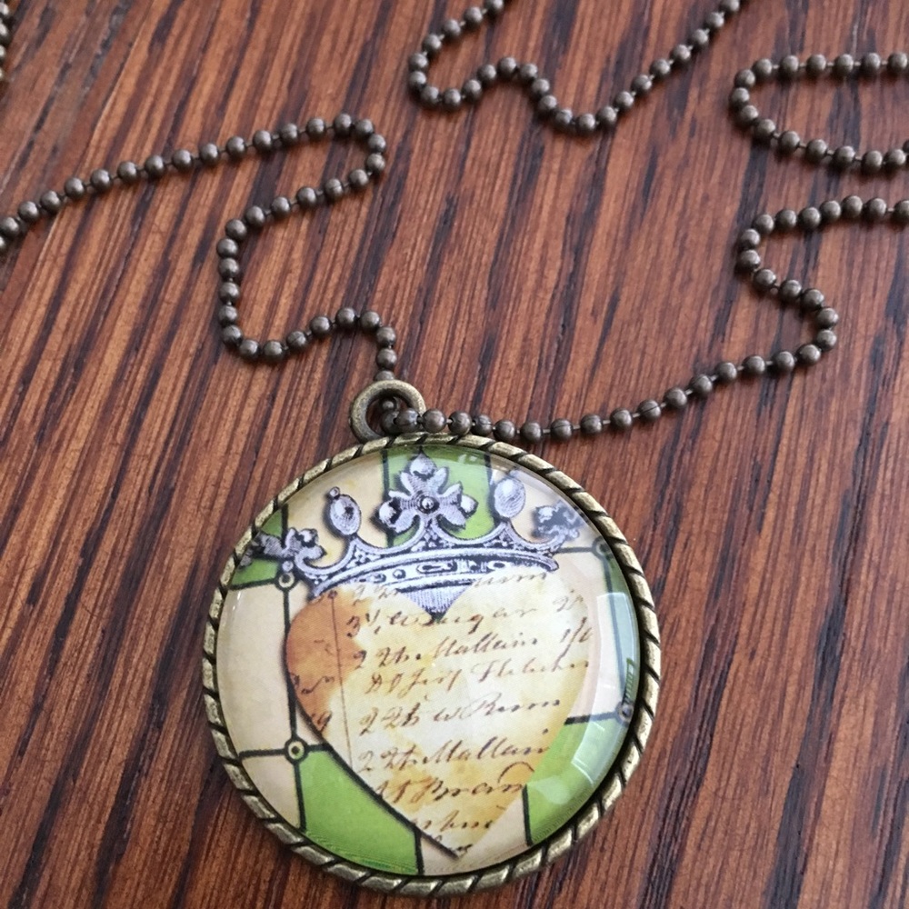 Heart & Crown Round Pendant Necklace